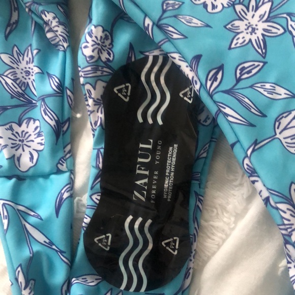 Zaful bikini - 2 pieces - size 4 (small) - Picture 3 of 9
